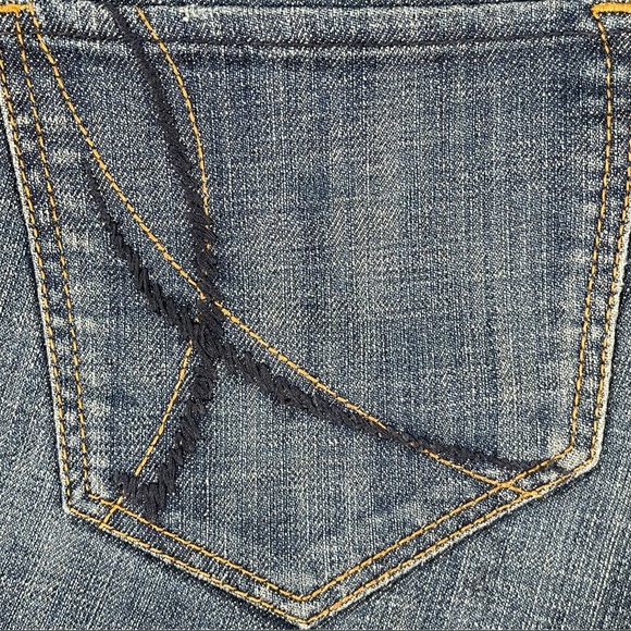 !iT Jeans size 24 medium wash Bermuda jean  shorts, like new condition - Picture 9 of 13